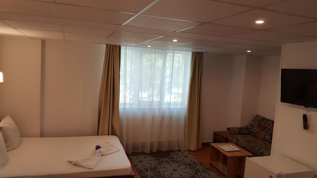 Hotel Viva Ploeszti Zewnętrze zdjęcie
