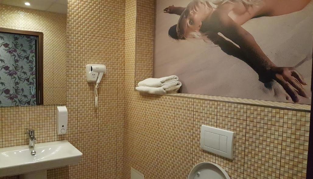 Hotel Viva Ploeszti Zewnętrze zdjęcie