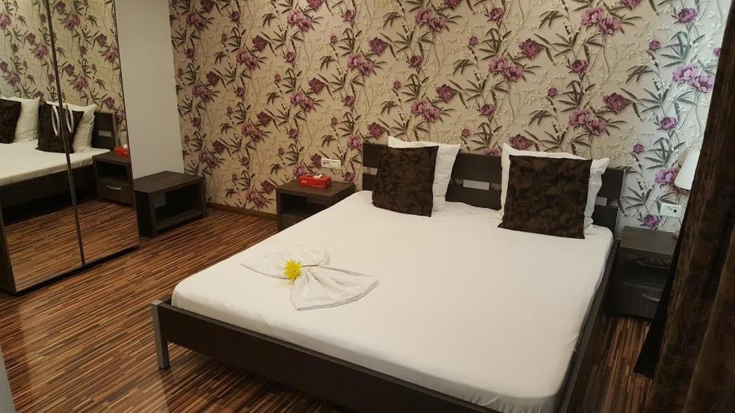 Hotel Viva Ploeszti Zewnętrze zdjęcie